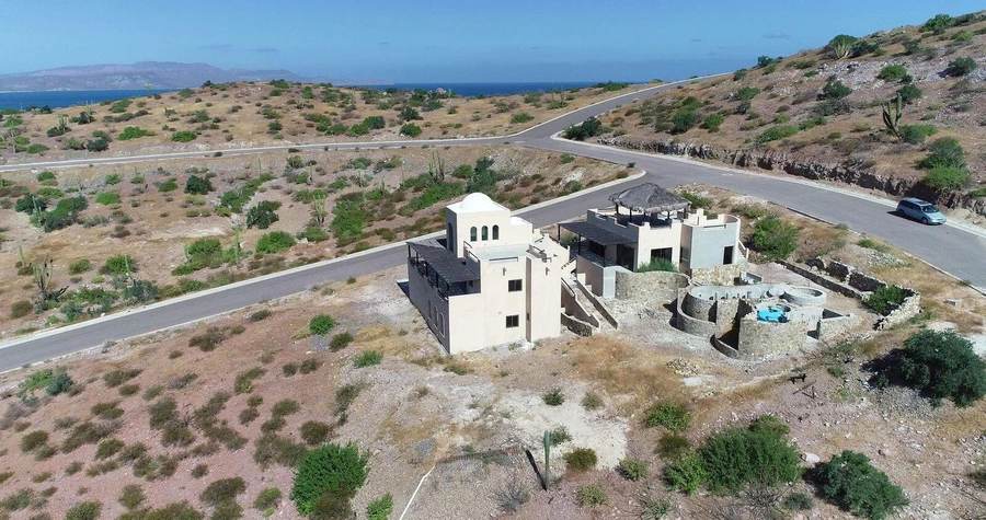 97-98 Av. Santa Monica, Maravia, House, La Paz