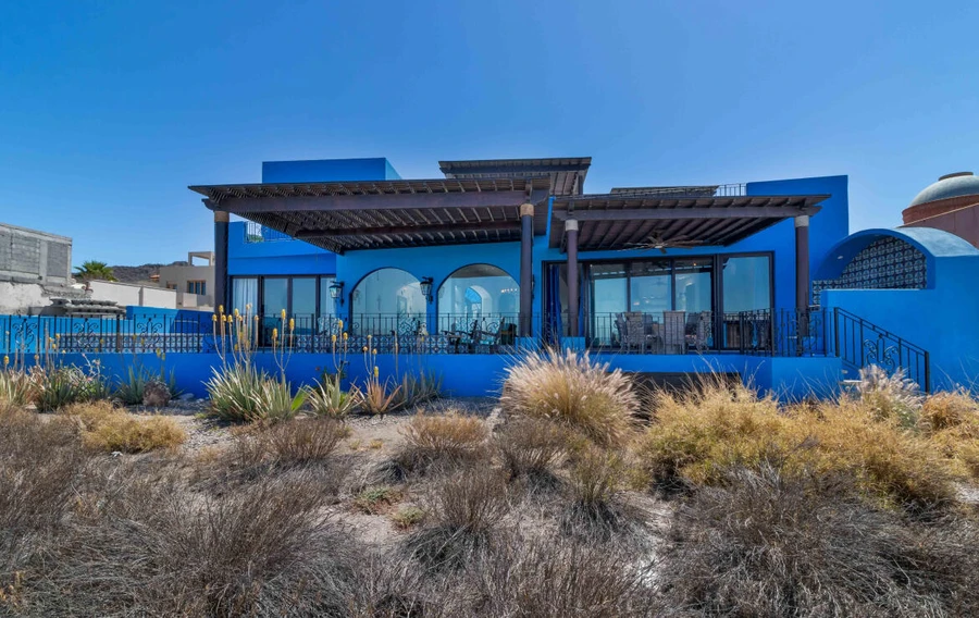 Cathie Esq. Calle García, Founders 103, Loreto