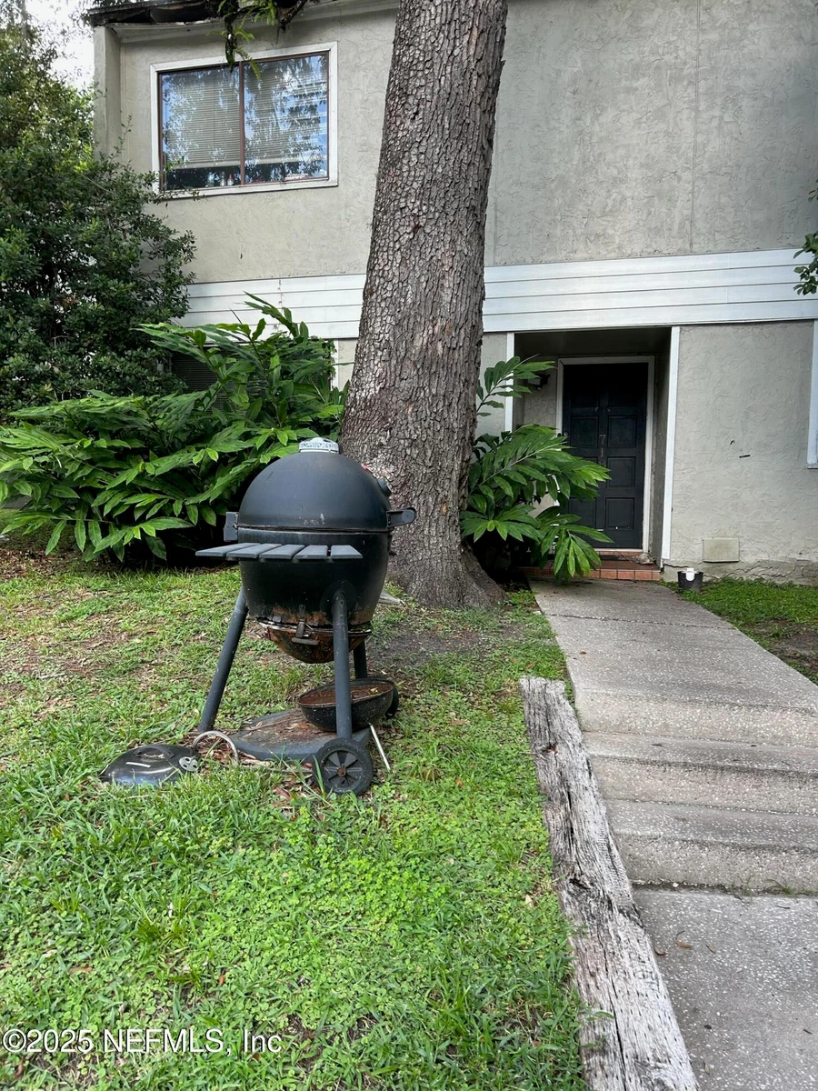 718 Oaks Manor Court, M1-2, Jacksonville, Fl 32211