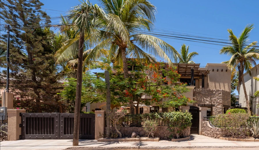 229 C. Davis, Happy House, Loreto